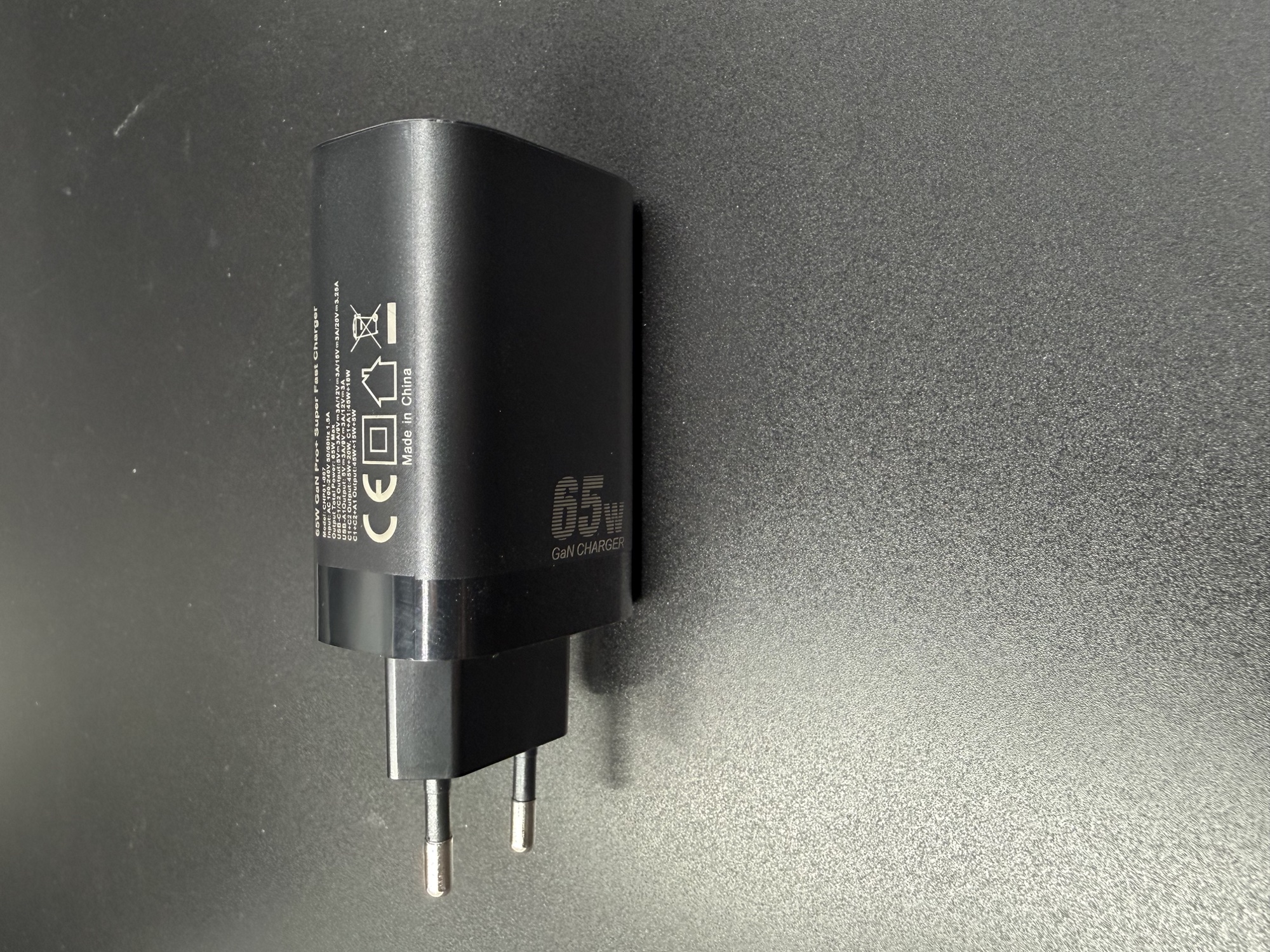 65W GaN Pro+ Süper Hızlı Şarj Cihazı, 2x USB-C + USB-A, Titanyum/Siyah - 4